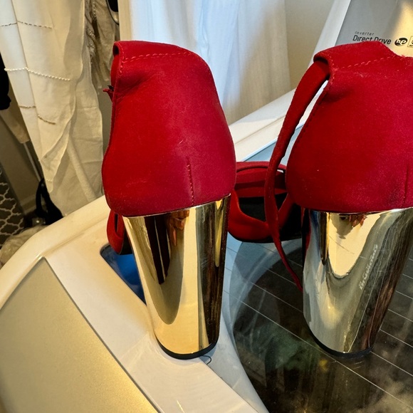 Shoes - Picture 8 of 9